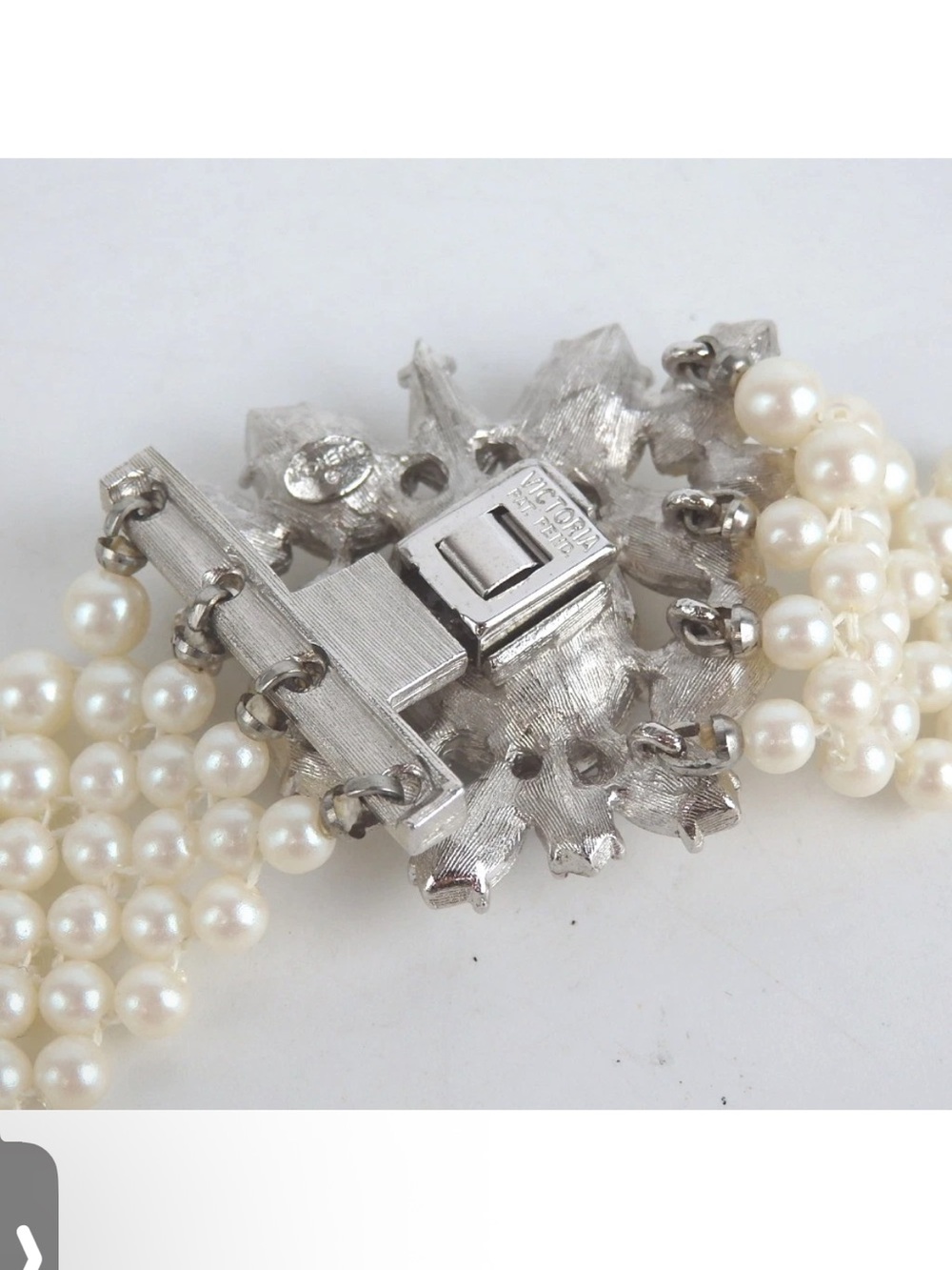 GIVENCHY Vintage Pearl Choker w/ Center Gem in original box EUC - Picture 5 of 11